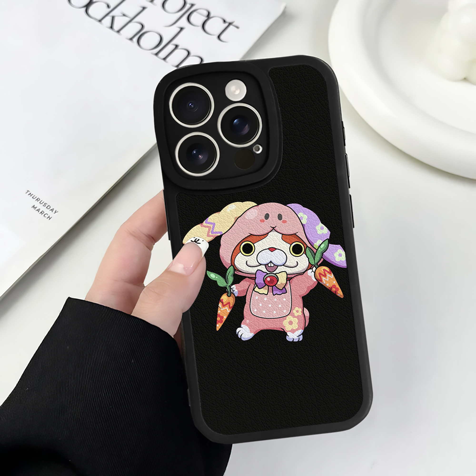 （画像用） 妖怪ウォッチ Yo-kai Watch 【iPhone 16シリーズ対応】シリコンスマホケース（レザー調） 材質：シリコン